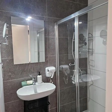 מלון דירות Korzo 3*